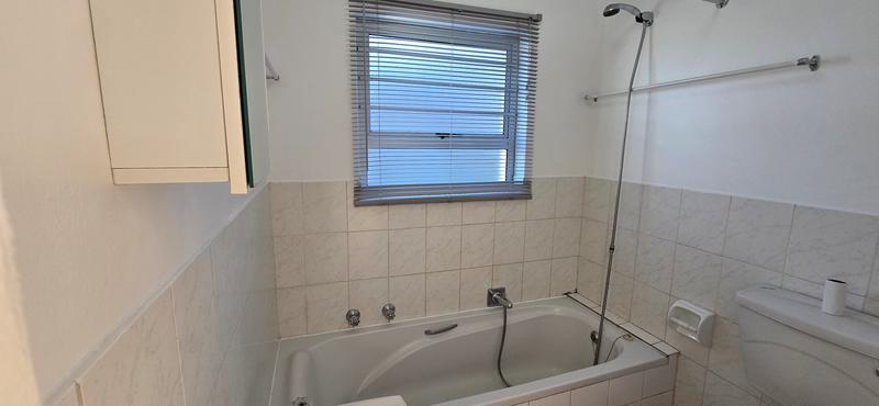 2 Bedroom Property for Sale in Oakglen Western Cape